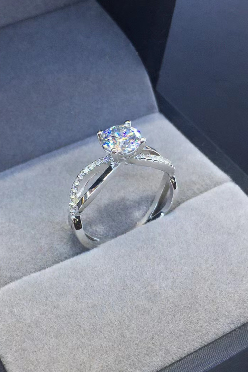 2 Carat Munsieur Moissanite Jewelry — crowned brilliance, handcrafted perfection, unmatched fire. Discover the evolution of high-end luxury Accessories