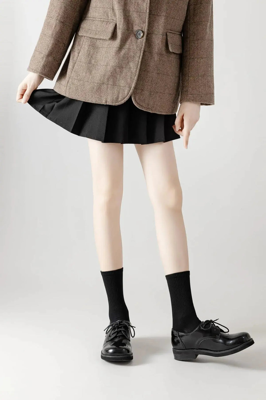 ACCFOD Womens Crew Socks Thin Cotton Long Socks Arch Support Casual Workout High Socks 5 Pairs 9-11 White/ Black